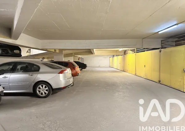 Parking à Paris (75018) photo 2