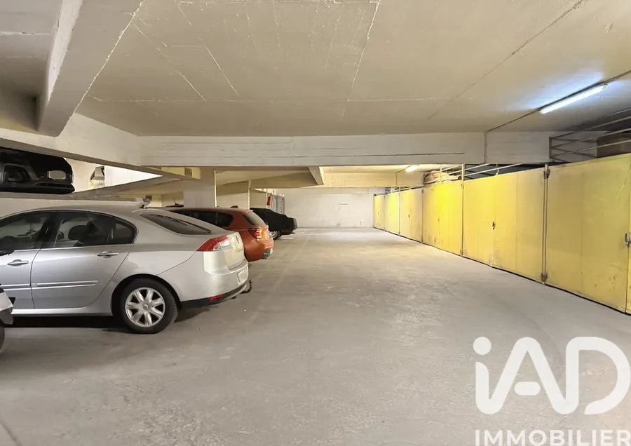 Parking à Paris (75018) photo 3