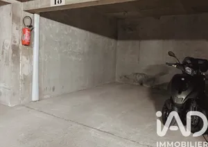 Parking à Paris (75011)