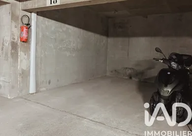 Parking à Paris (75011)