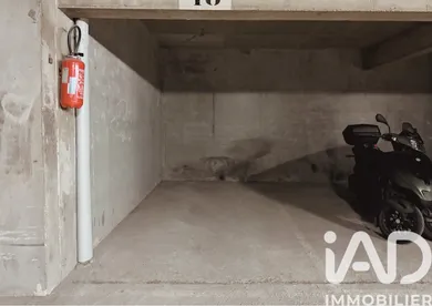 Parking à Paris (75011)