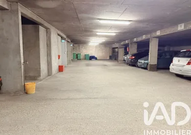 Parking à Paris (75011)