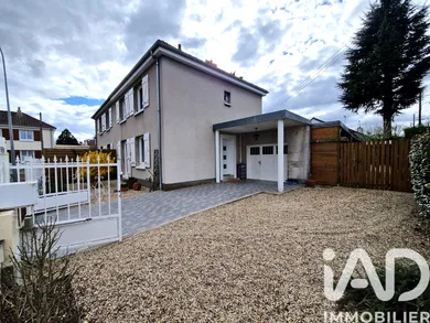 Maison à Saint-Jean-de-la-Ruelle (45140)