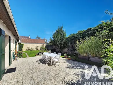 House in Le Mesnil-Saint-Denis (78320)