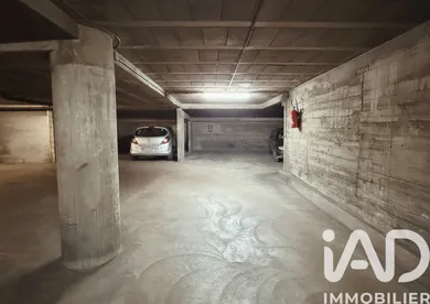 Parking à Paris (75020)