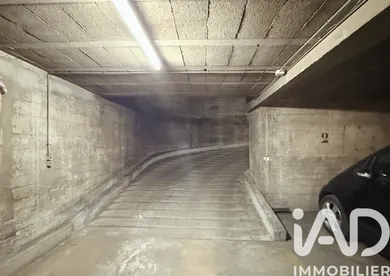 Parking à Paris (75020)
