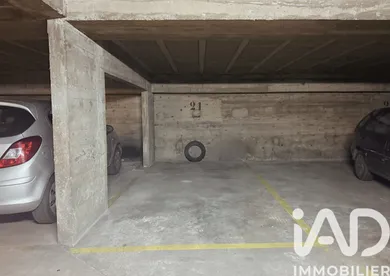 Parking in Paris (75020)