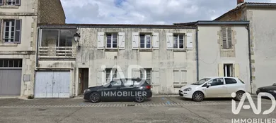 Building in Fontenay-le-Comte (85200)