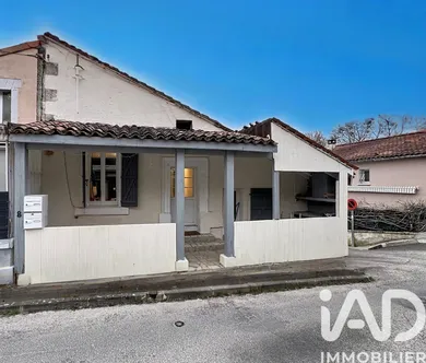 Immeuble à La Couronne (16400)