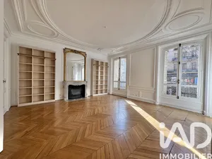 Apartment in Paris (75006)