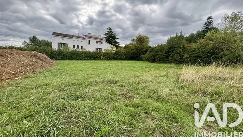 Terrain à Aubenas (07200) · 72 000 €
