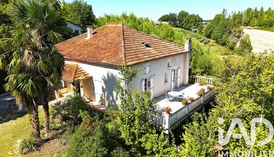 Domain in  Saint-Nazaire-de-Valentane (82190)