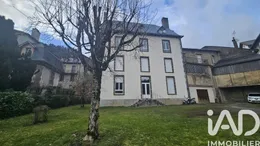 Immeuble à Vic-sur-Cère (15800)