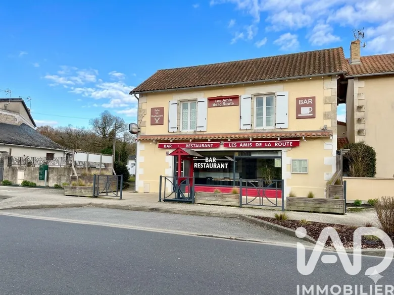 Immeuble 3 pièces 288 m² · à Fleuré · 288 m² · 130 000 €