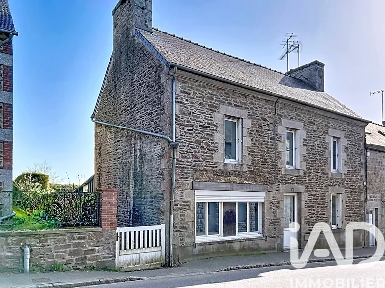 Maison 5 pièces 135 m² · à Bourbriac · 135 m² · 95 000 €