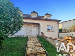 Maison traditionnelle à Montfermeil (93370)