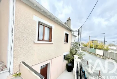 Maison à Villeneuve-le-Roi (94290)