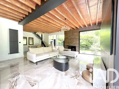 Maison à Bois-le-Roi (77590)