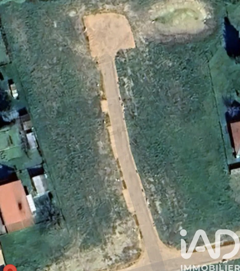 Terrain à bâtir à Vendat (03110) · 76 000 €