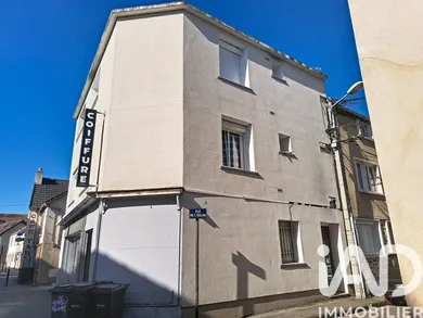 Building in Roissy-en-Brie (77680)