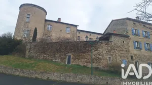 Immeuble à Saint-Bonnet-le-Chastel (63630)