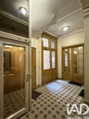 Apartment in Paris (75017)