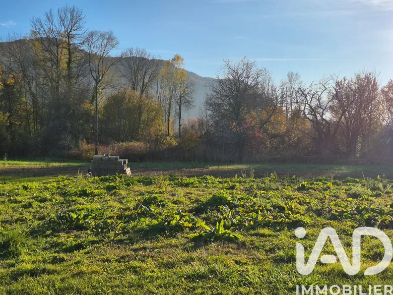 Terrain 738 m² · à Vions · 80 000 €