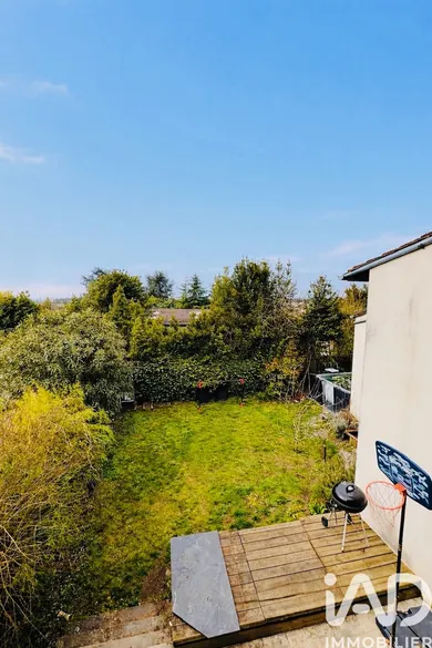 Townhouse in Montagne (33570)