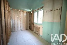 House in Paron (89100)