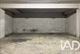 Parking à Paris (75015)