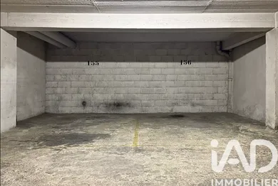 Parking à Paris (75015)