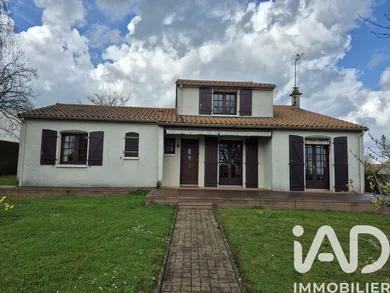 Maison à Azay-le-Brûlé (79400)