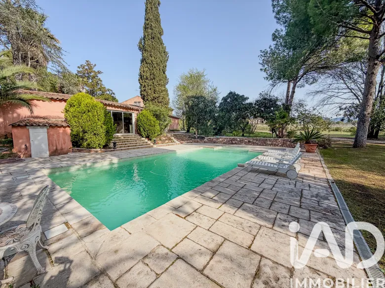 Maison 8 pièces 233 m² · à Roquebrune-sur-Argens · 233 m² · 949 000 €