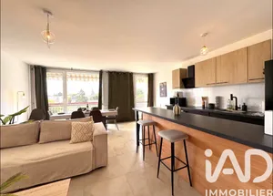 Apartment in Avon (77210)