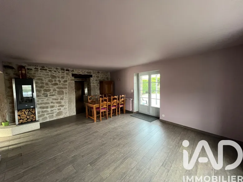 Maison 5 pièces 167 m² · à Saint-Hymetière · 167 m² · 245 000 €