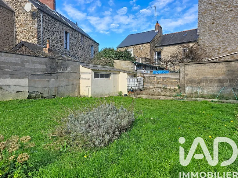 Terrain 345 m² · à Fougères · 76 000 €