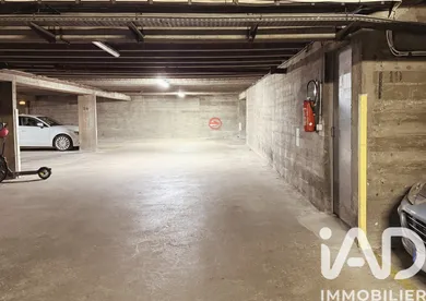 Parking in Paris (75015)