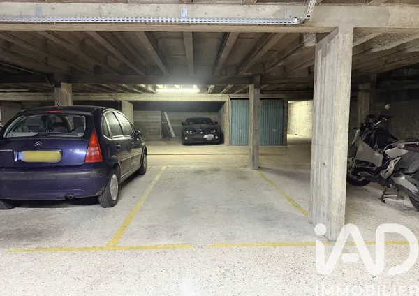 Parking à Paris (75015) photo 2