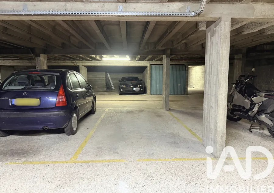 Parking à Paris (75015) photo 3