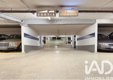 Parking in Paris (75015)