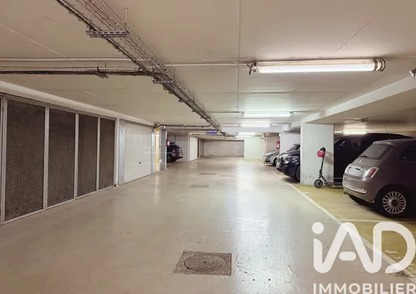 Parking à Paris (75015) photo 2