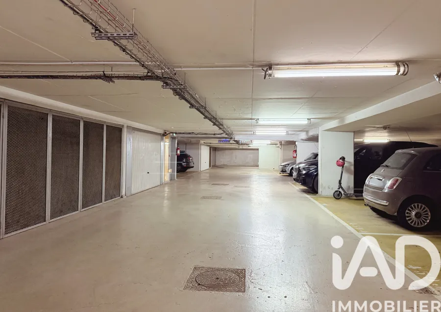 Parking à Paris (75015) photo 3