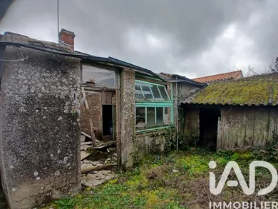 Maison à Saint-Pierre-des-Échaubrognes (79700)