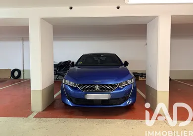 Parking à Paris (75011)