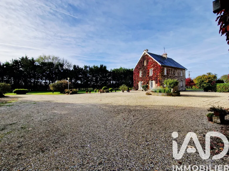 Maison 12 pièces 222 m² · à Fontenay-le-Pesnel · 222 m² · 550 000 €