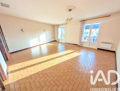 Immeuble à Lussac-les-Châteaux (86320)