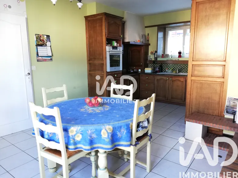 Maison 6 pièces 146 m² · à Sainte-Suzanne-Et-Chammes · 146 m² · 126 000 €