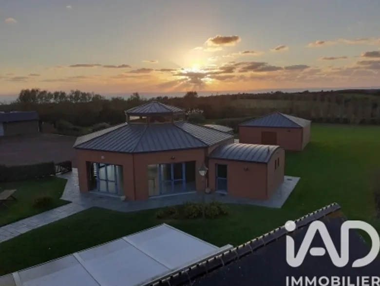 Maison 17 pièces 465 m² · à Surtainville · 465 m² · 869 000 €