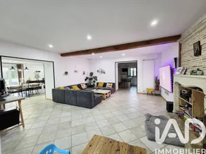 House in Vouillé (86190)