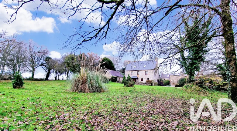 Maison 5 pièces 176 m² · à Kergrist-Moëlou · 176 m² · 434 000 €